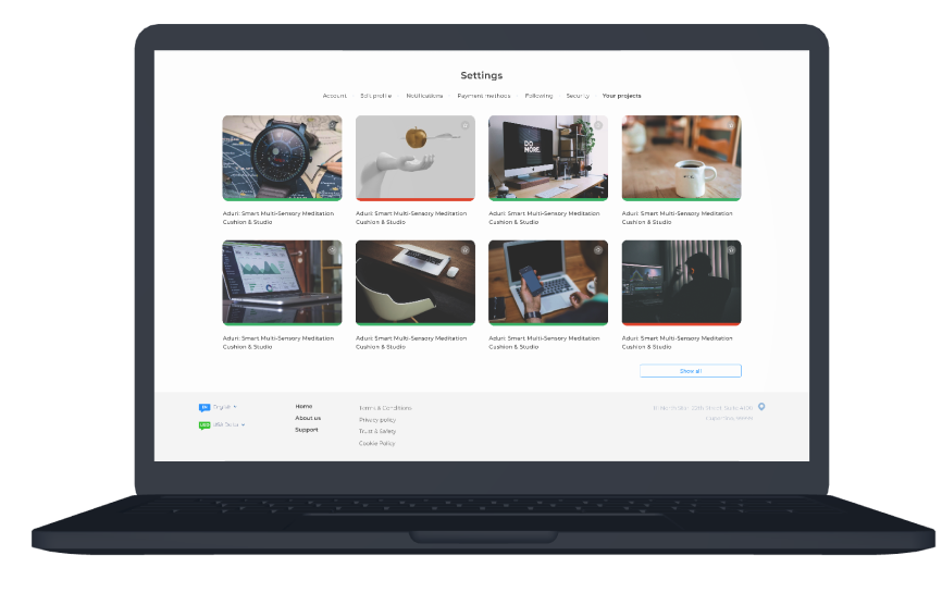 Ноутбук с главной страницой сайта fekrtna.com